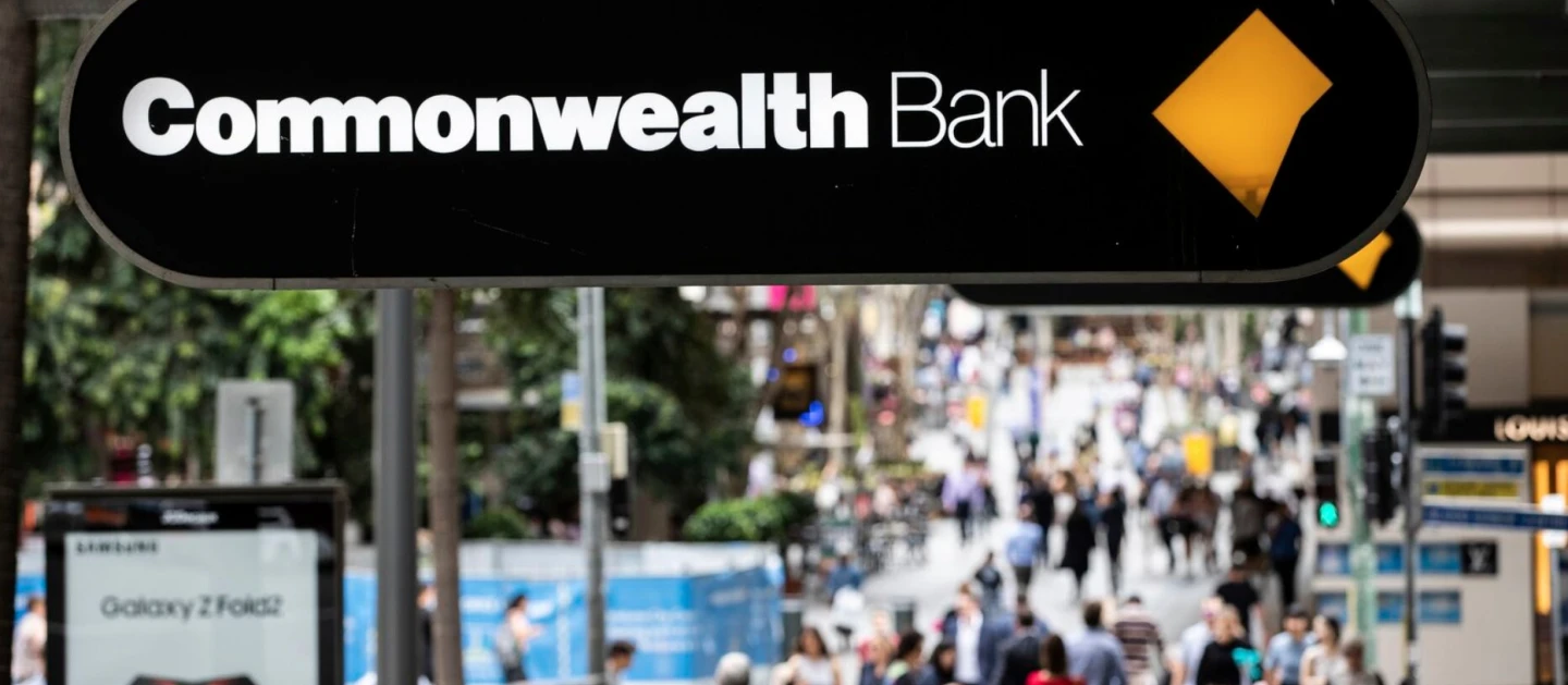 Empat bank besar Australia semuanya meneruskan kenaikan suku bunga kepada nasabah kreditor