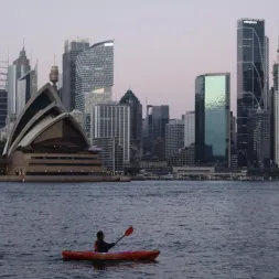 Sydney berlomba membangun lebih banyak rumah karena harga rumah melambung tinggi Namun di mana lahannya
